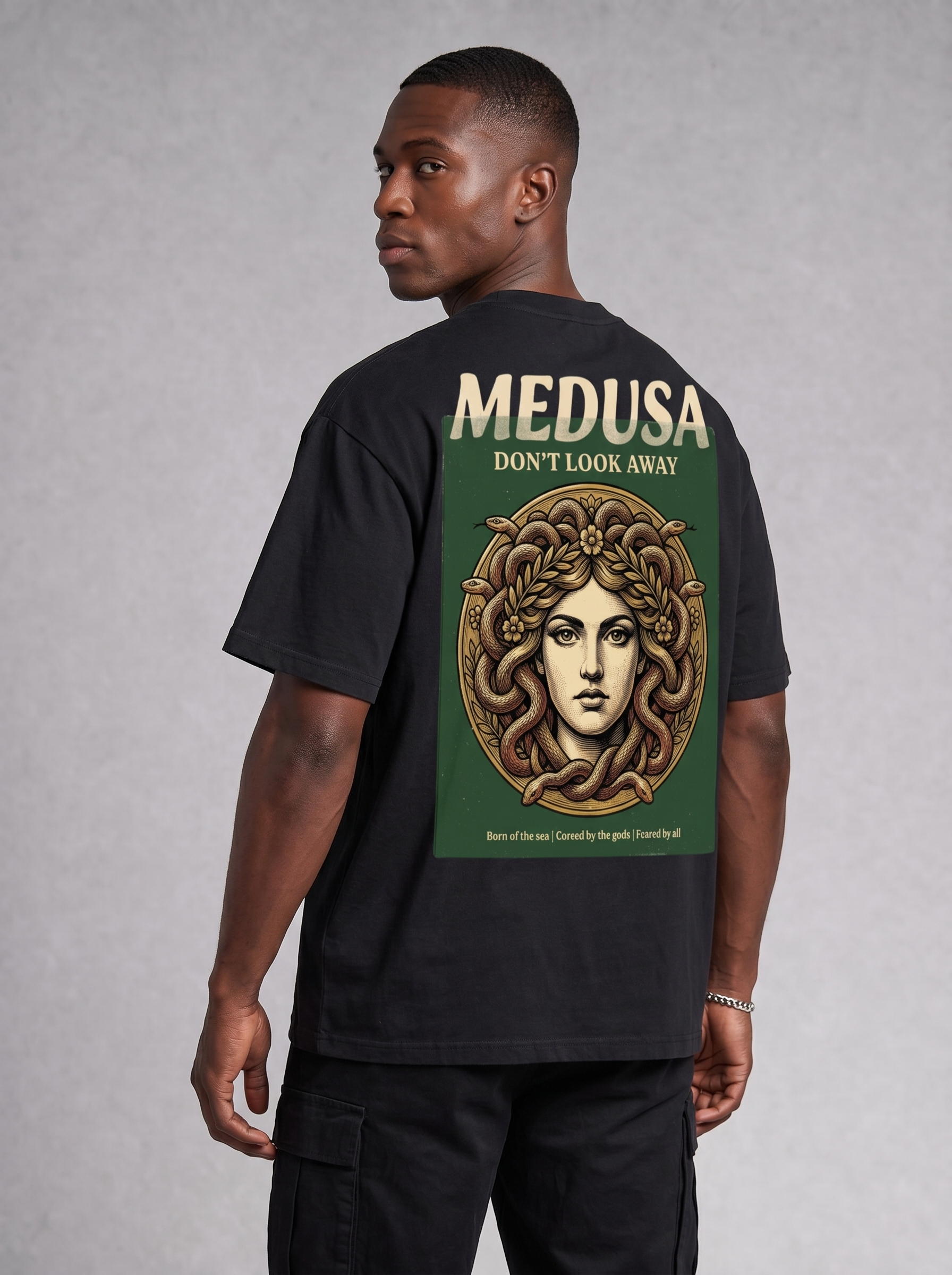 T-shirt graphique oversize Medusa Ne Détourne Pas Le Regard